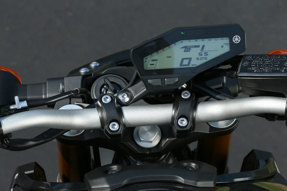 YAMAHA FZ-09 (2013-2014)