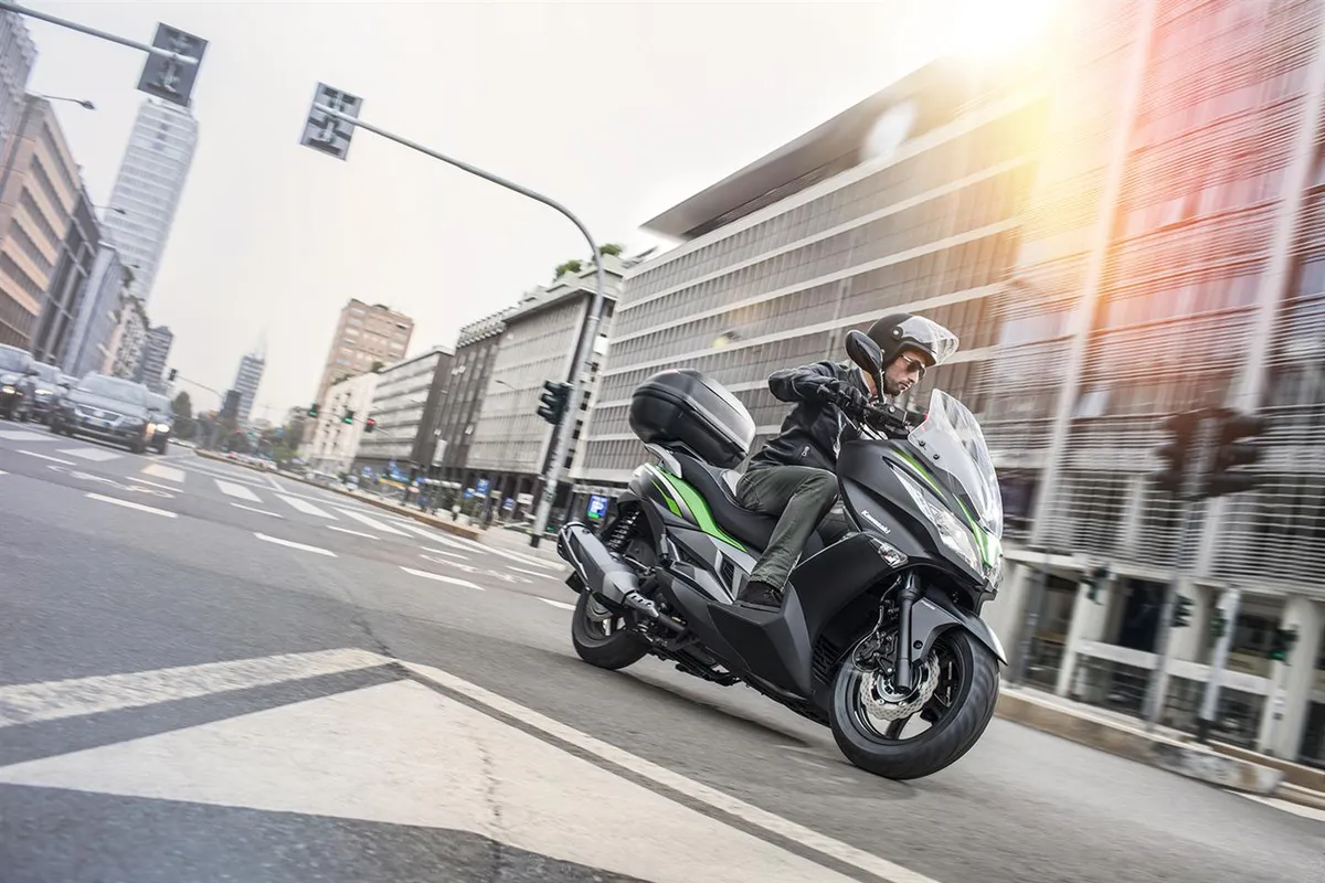 KAWASAKI J300 (2016-2017)