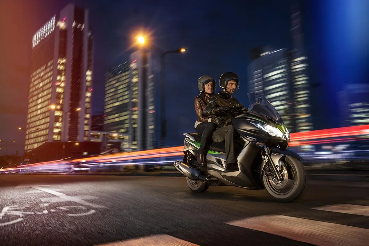 KAWASAKI J300 (2016-2017)