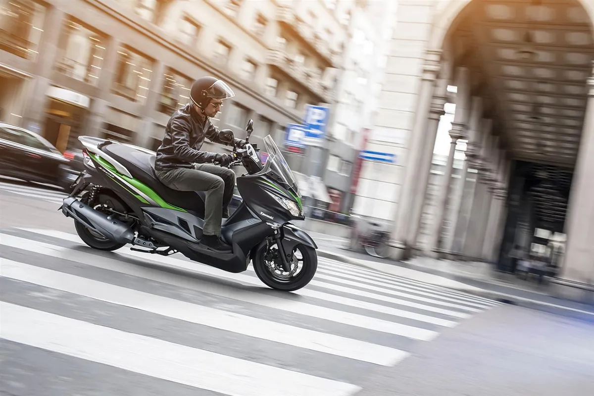 KAWASAKI J300 (2016-2017)