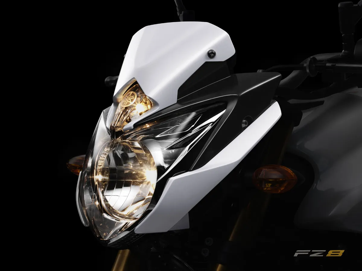 YAMAHA FZ8 (2009-2010)