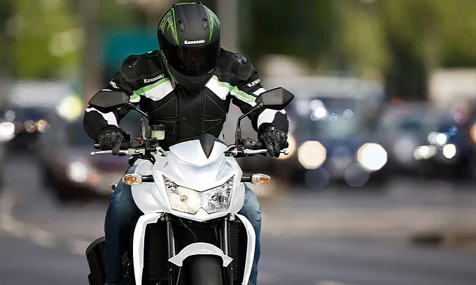 KAWASAKI Z750 (2010-2011)
