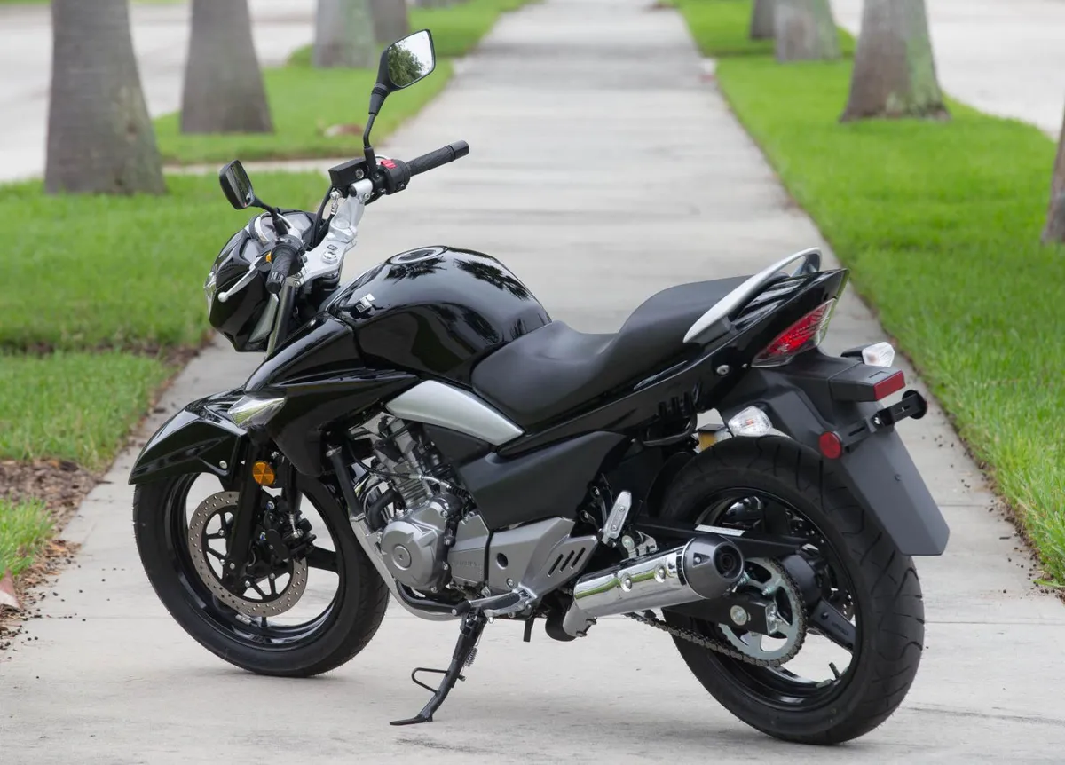 Suzuki GW250 2016