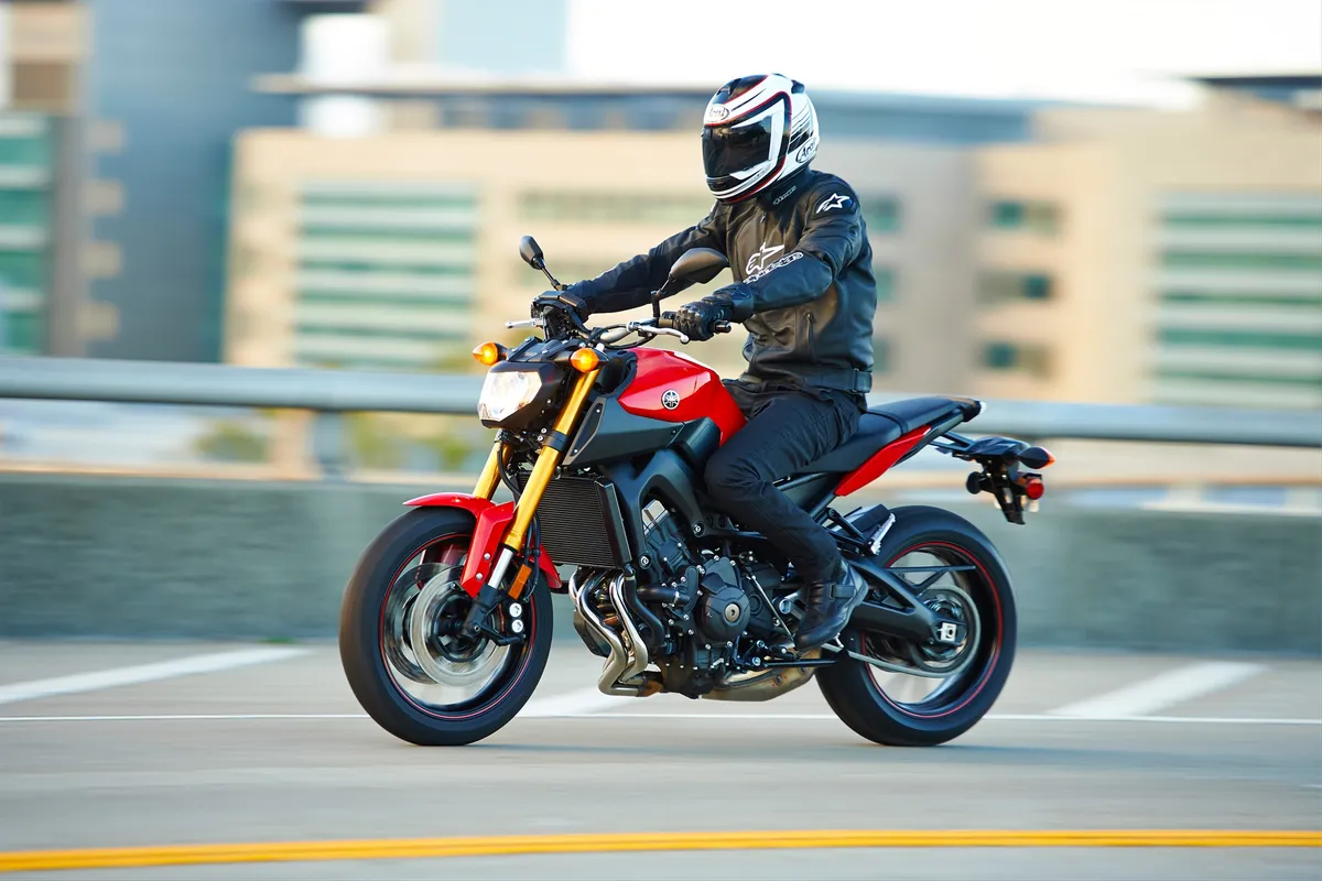 YAMAHA FZ-09 (2013-2014)