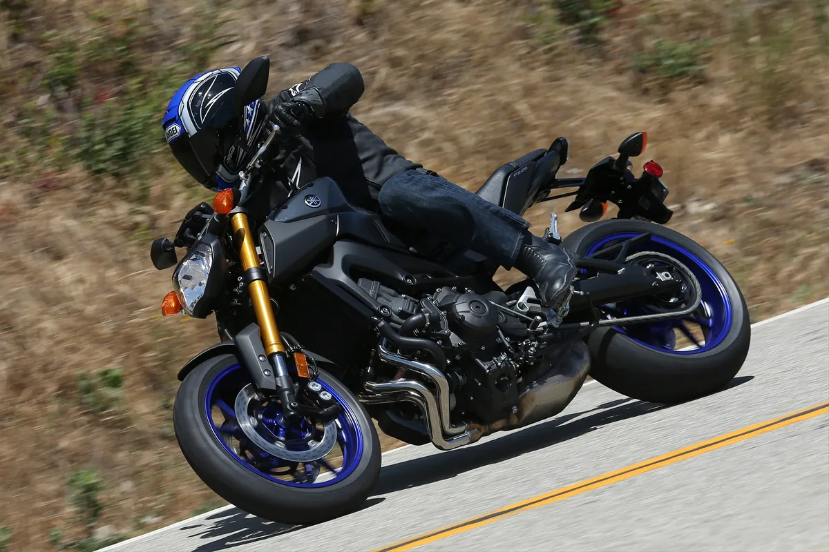 YAMAHA FZ-09 (2013-2014)
