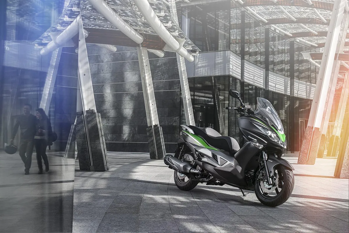 KAWASAKI J300 (2016-2017)