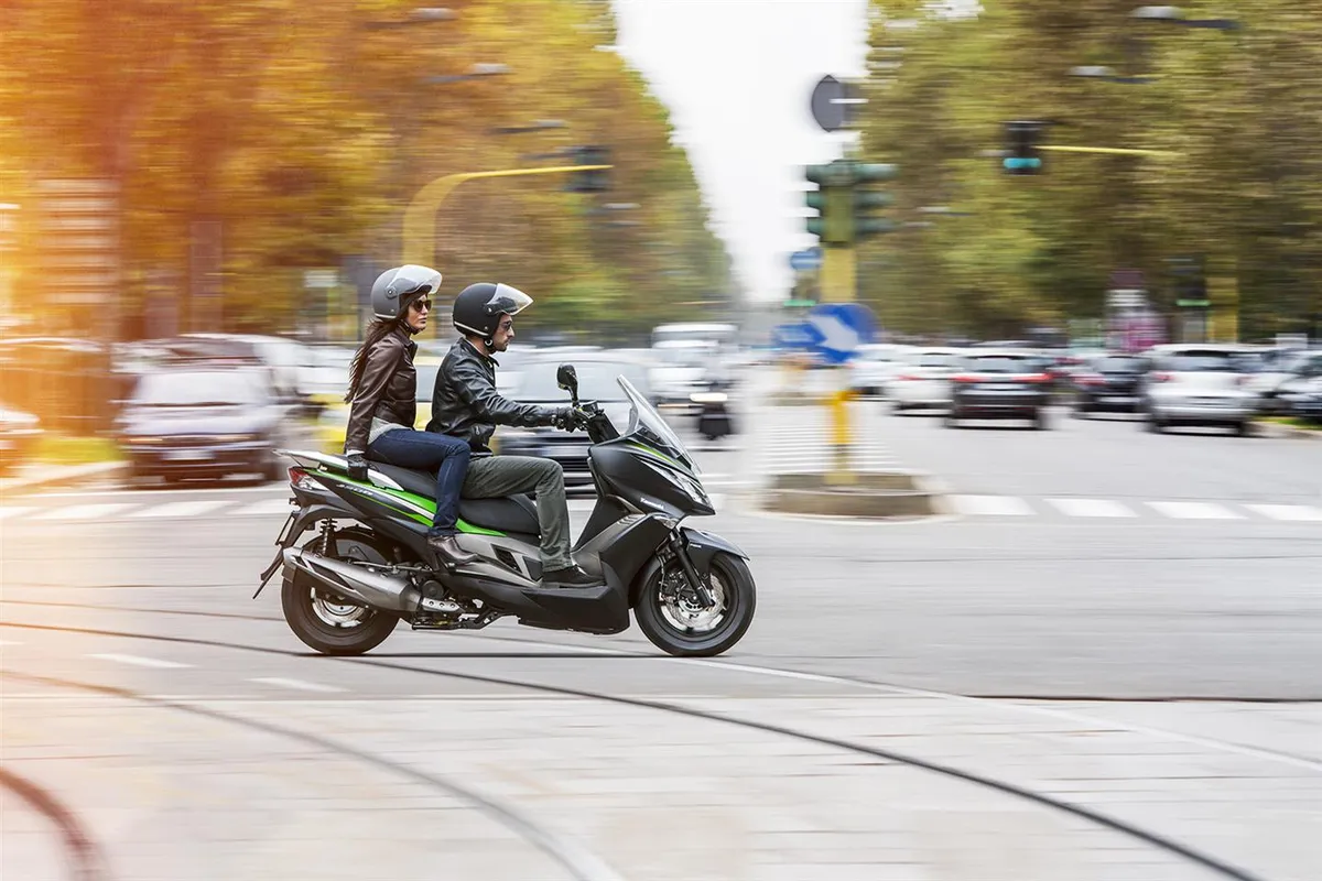KAWASAKI J300 (2016-2017)