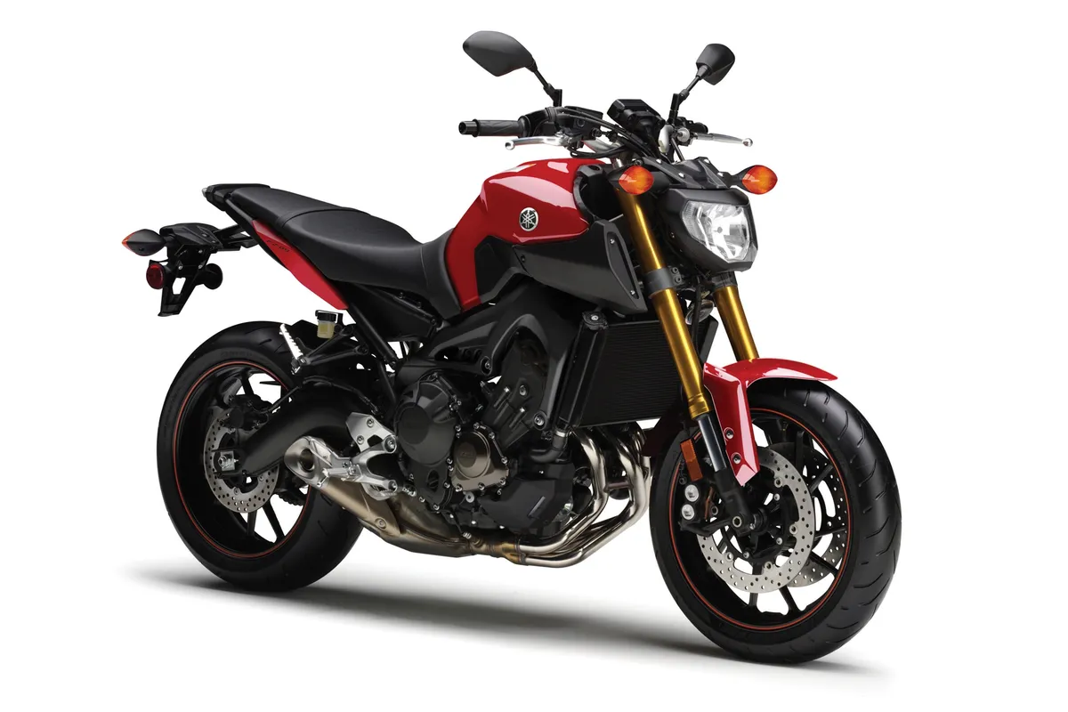 YAMAHA FZ-09 (2013-2014)