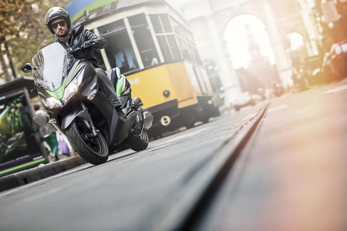 KAWASAKI J300 (2016-2017)