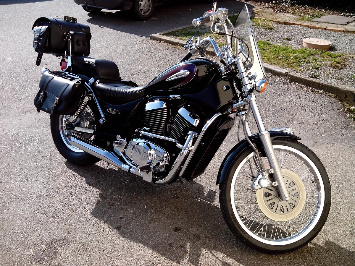 Suzuki VS 800 Intruder 02