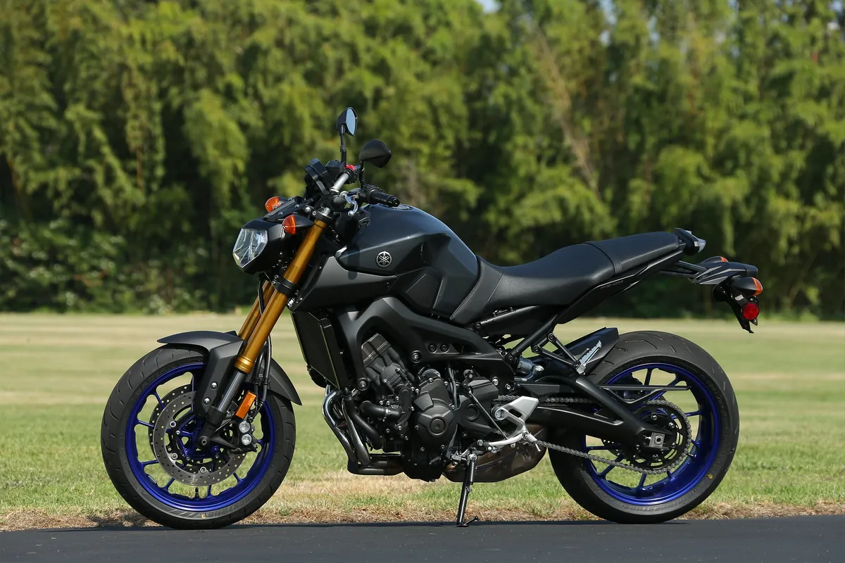YAMAHA FZ-09 (2013-2014)