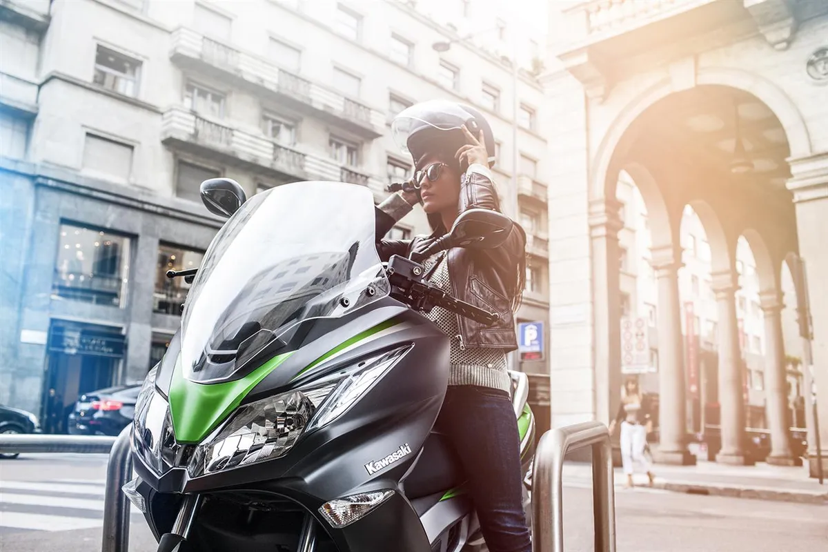KAWASAKI J300 (2016-2017)