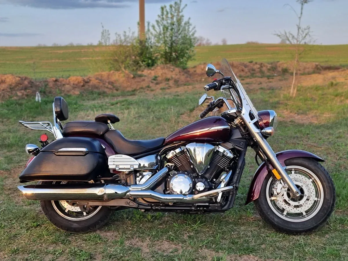 Yamaha XV S1300A Midnight Star