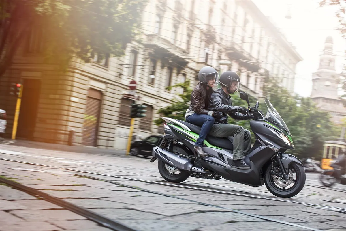KAWASAKI J300 (2016-2017)