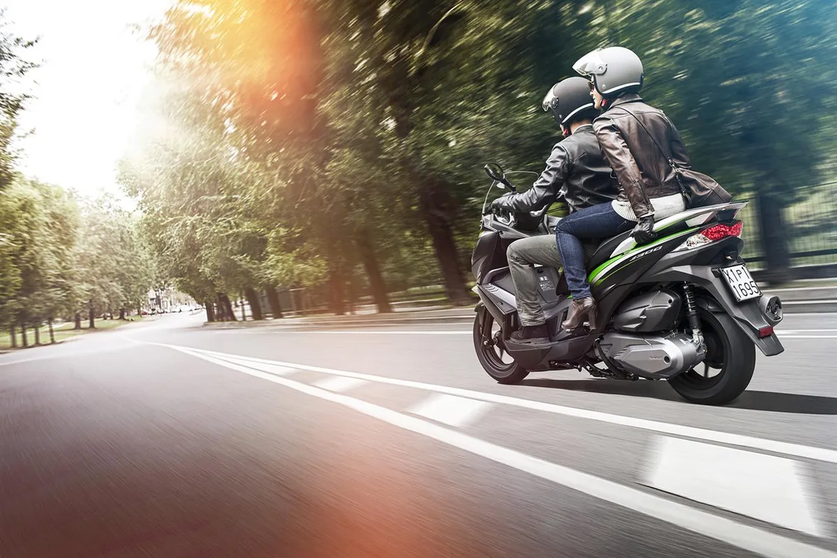 KAWASAKI J300 (2016-2017)