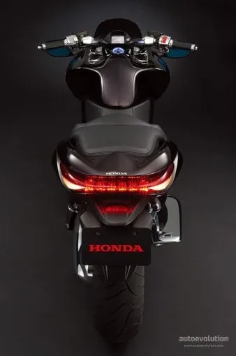 HONDA DN-01 (2010-2010)